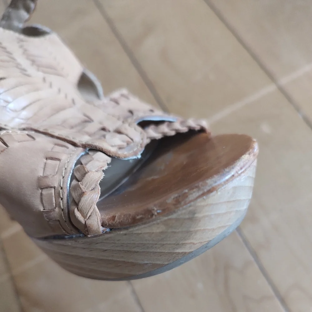 Chinese Laundry Tan Gladiator Heels - Picture 11 of 14